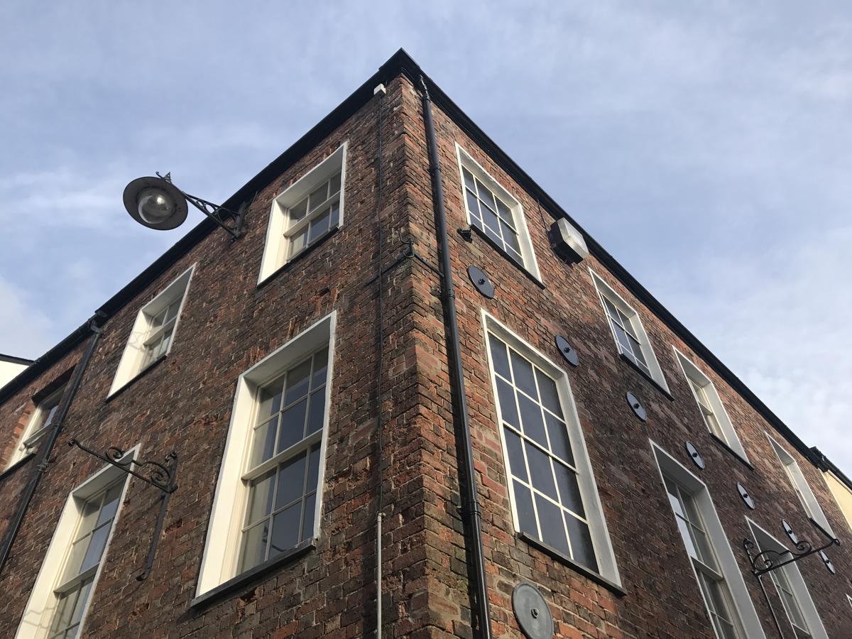 Ty Glyndwr Bunkhouse, Bar And Cafe Hostel เคอร์นาวอน ภายนอก รูปภาพ