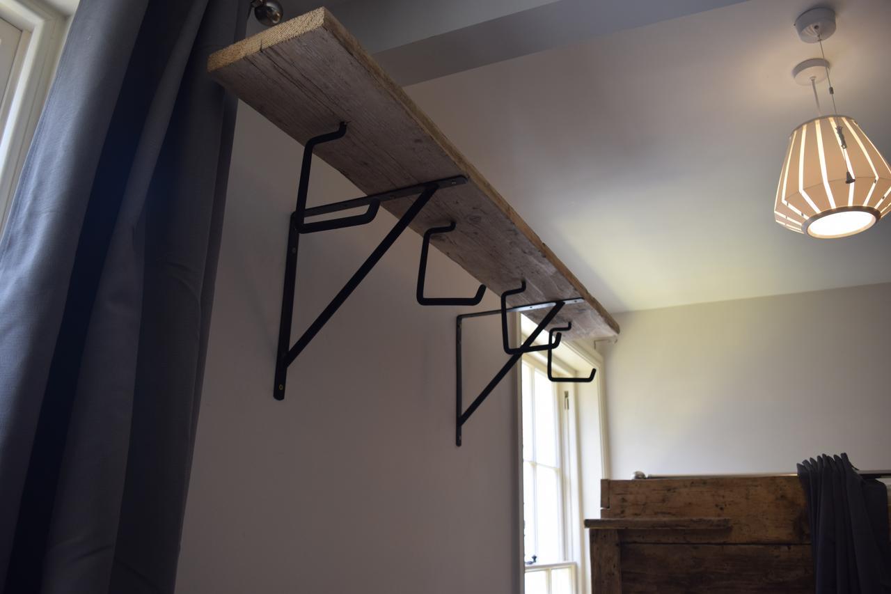 Ty Glyndwr Bunkhouse, Bar And Cafe Hostel เคอร์นาวอน ภายนอก รูปภาพ