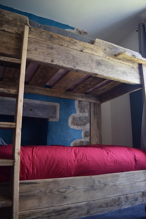 Ty Glyndwr Bunkhouse, Bar And Cafe Hostel เคอร์นาวอน ภายนอก รูปภาพ