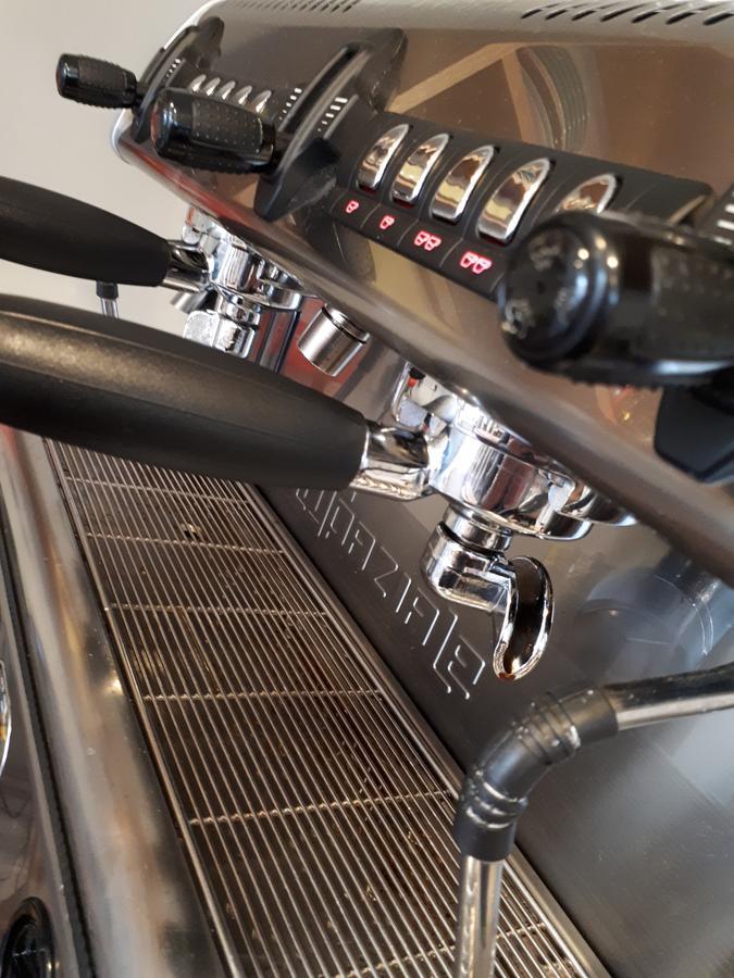 Ty Glyndwr Bunkhouse, Bar And Cafe Hostel เคอร์นาวอน ภายนอก รูปภาพ