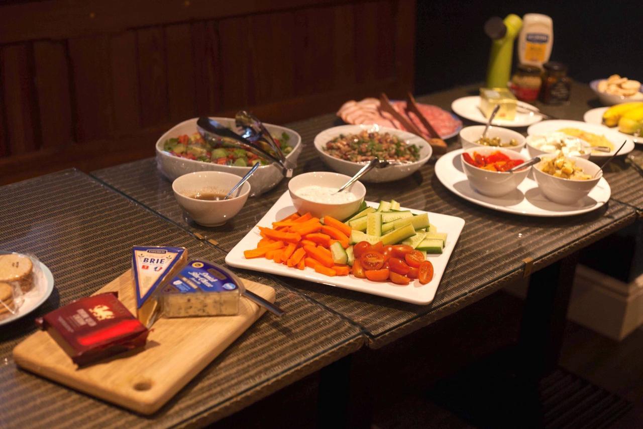 Ty Glyndwr Bunkhouse, Bar And Cafe Hostel เคอร์นาวอน ภายนอก รูปภาพ