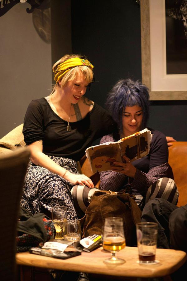 Ty Glyndwr Bunkhouse, Bar And Cafe Hostel เคอร์นาวอน ภายนอก รูปภาพ