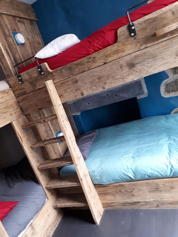 Ty Glyndwr Bunkhouse, Bar And Cafe Hostel เคอร์นาวอน ภายนอก รูปภาพ