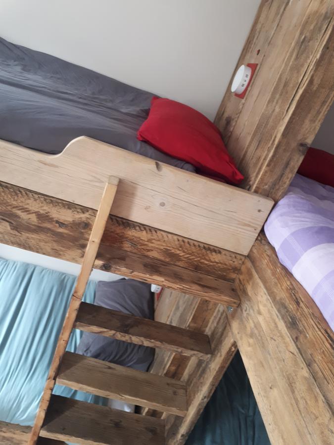 Ty Glyndwr Bunkhouse, Bar And Cafe Hostel เคอร์นาวอน ภายนอก รูปภาพ