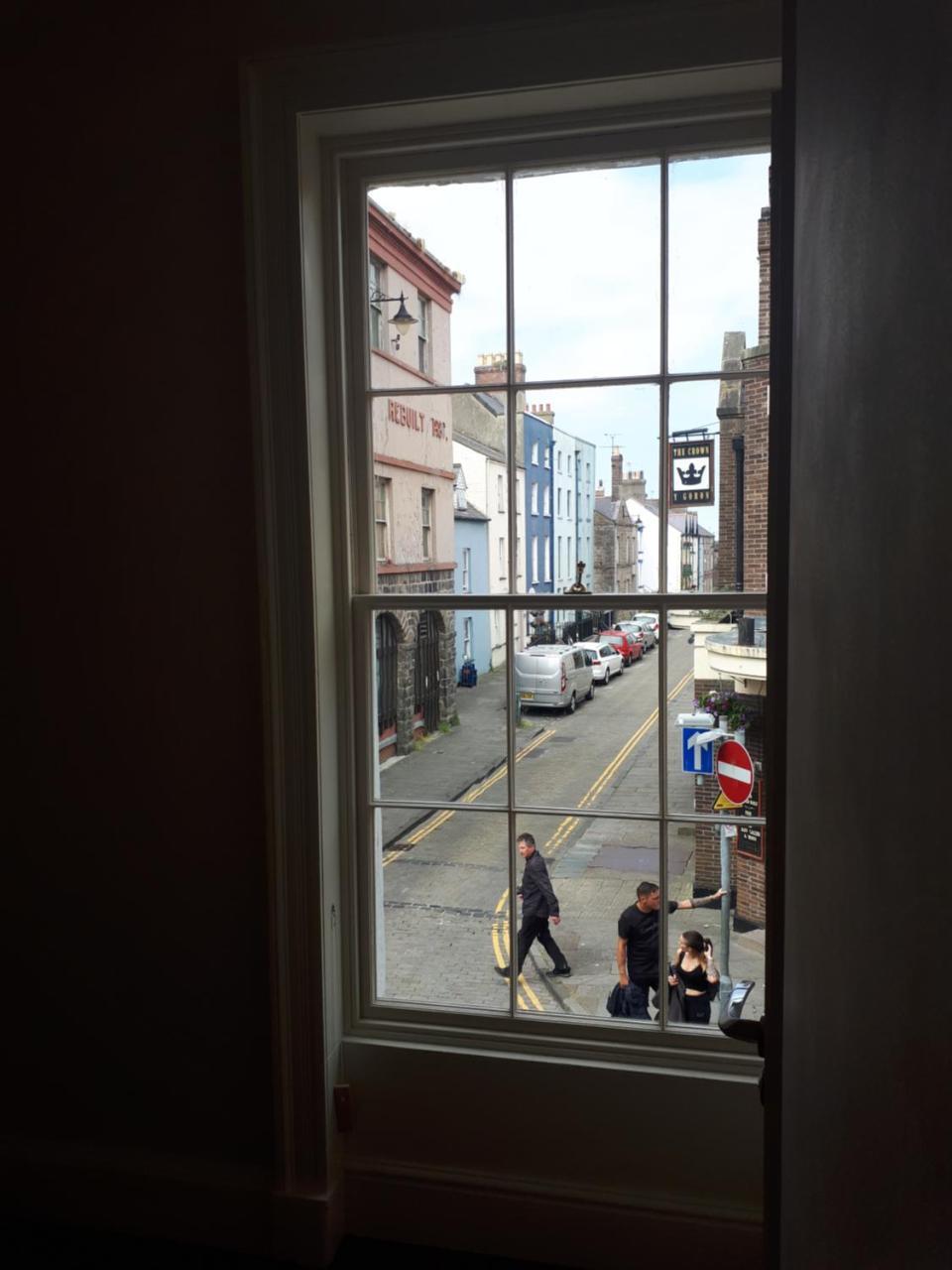 Ty Glyndwr Bunkhouse, Bar And Cafe Hostel เคอร์นาวอน ภายนอก รูปภาพ