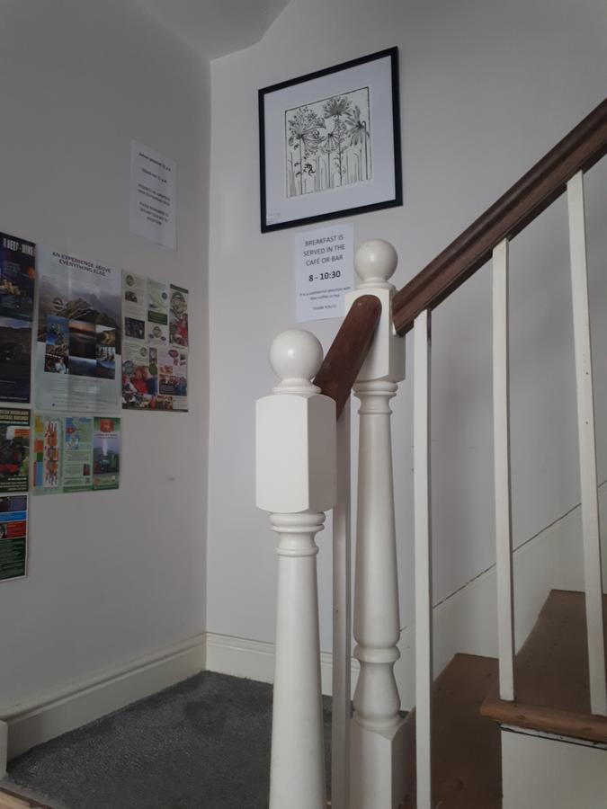 Ty Glyndwr Bunkhouse, Bar And Cafe Hostel เคอร์นาวอน ภายนอก รูปภาพ