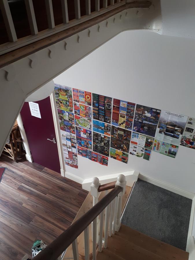 Ty Glyndwr Bunkhouse, Bar And Cafe Hostel เคอร์นาวอน ภายนอก รูปภาพ