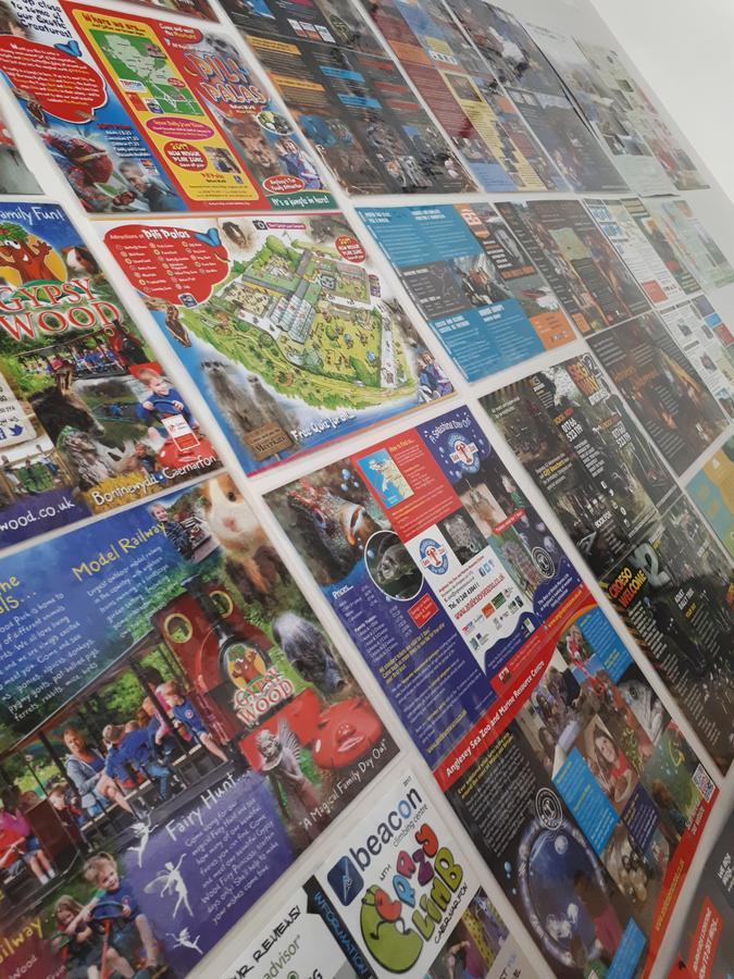 Ty Glyndwr Bunkhouse, Bar And Cafe Hostel เคอร์นาวอน ภายนอก รูปภาพ